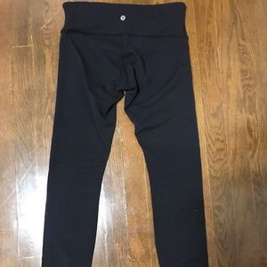 Size 6 black full length lulu leggings 🌼